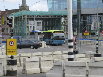 906396 Gezicht op de ingewikkelde verkeerssituatie op de kruising van de Catharijnesingel-Daalsesingel en het ...